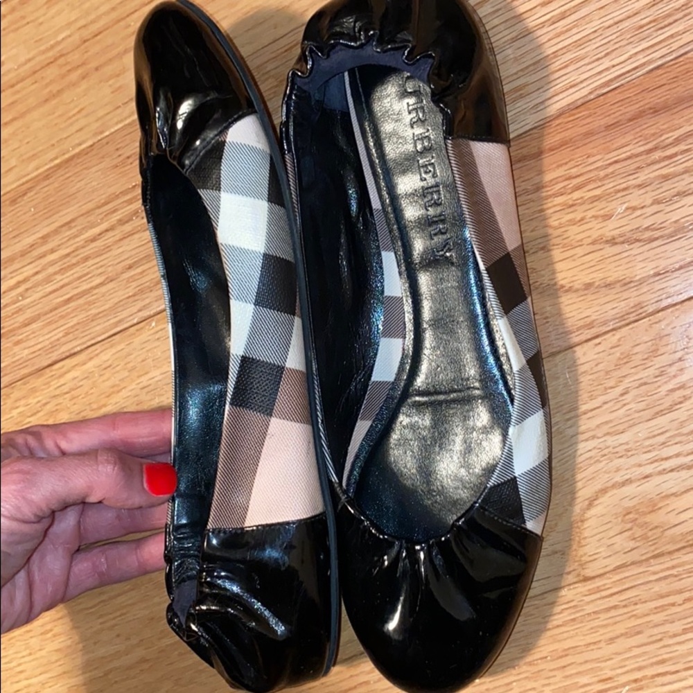 Burberry flats✨super cute designer flats.